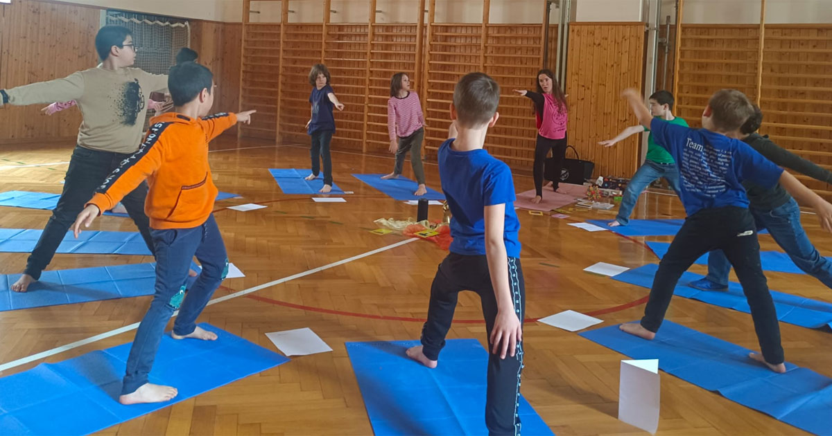 yoga für schulklassen